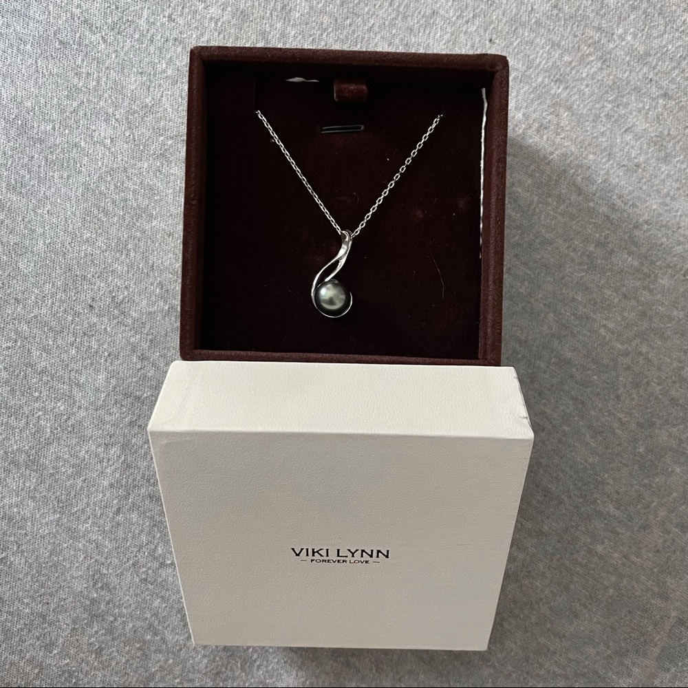 Viki Lynn Forever Love silver pearl necklace